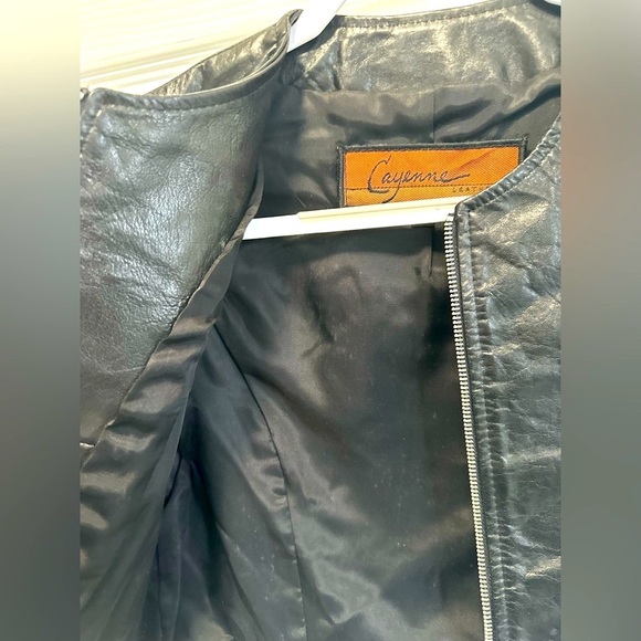 1990s Fitted Zip Up Leather Cropped Vest - Picture 6 of 8